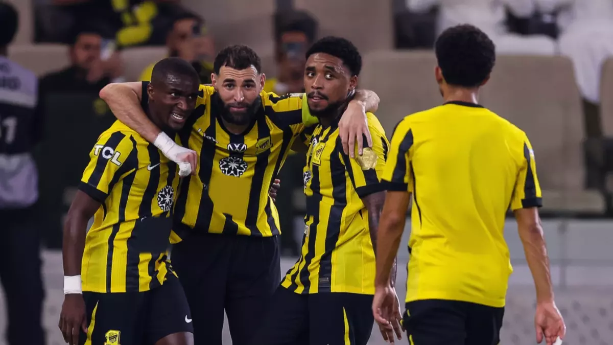 «الجيل الجديد يشتعل: هزازي في صراع مثير بين الاتحاد ونيوم والعلا – من سيفوز بالمعركة؟»