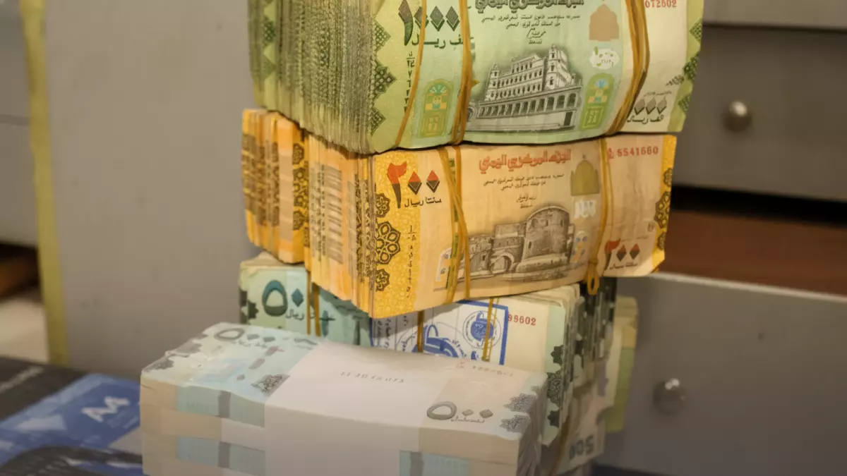 «معاشات ديسمبر للمتقاعدين تصل عدن وتعز والضالع احتفالاً بالعيد الـ58 للاستقلال»