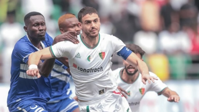 «الكاف يحسم قراراته بشأن مباراة الهلال ومولودية الجزائر»