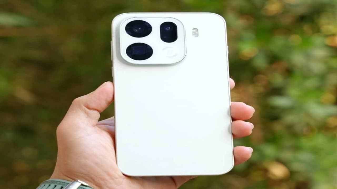 «وحش التصوير يعود» هاتف Oppo Find X9 Pro ببطارية هائلة وكاميرا ثلاثية مبتكرة يضرب بقوة في سوق الهواتف الذكية