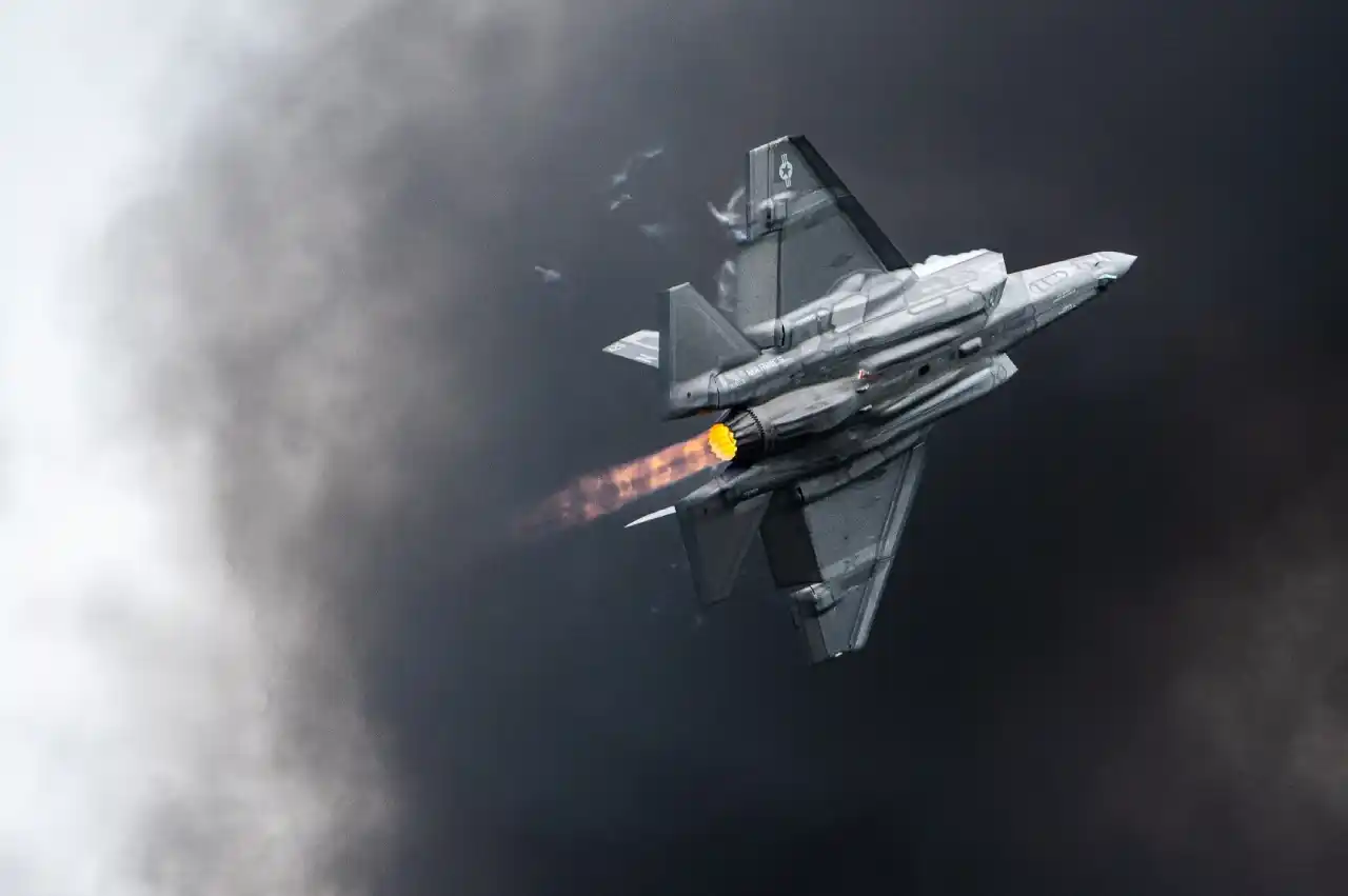 «ثورة في الطيران العسكري» المحرك الجديد لمقاتلة F-35 يعزز استخدام أسلحة الطاقة الموجهة والتكنولوجيا الإلكترونية المتقدمة
