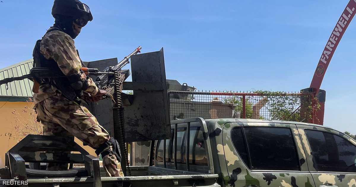 «استقالة وزير الدفاع النيجيري تثير الجدل بعد تصاعد عمليات الخطف»