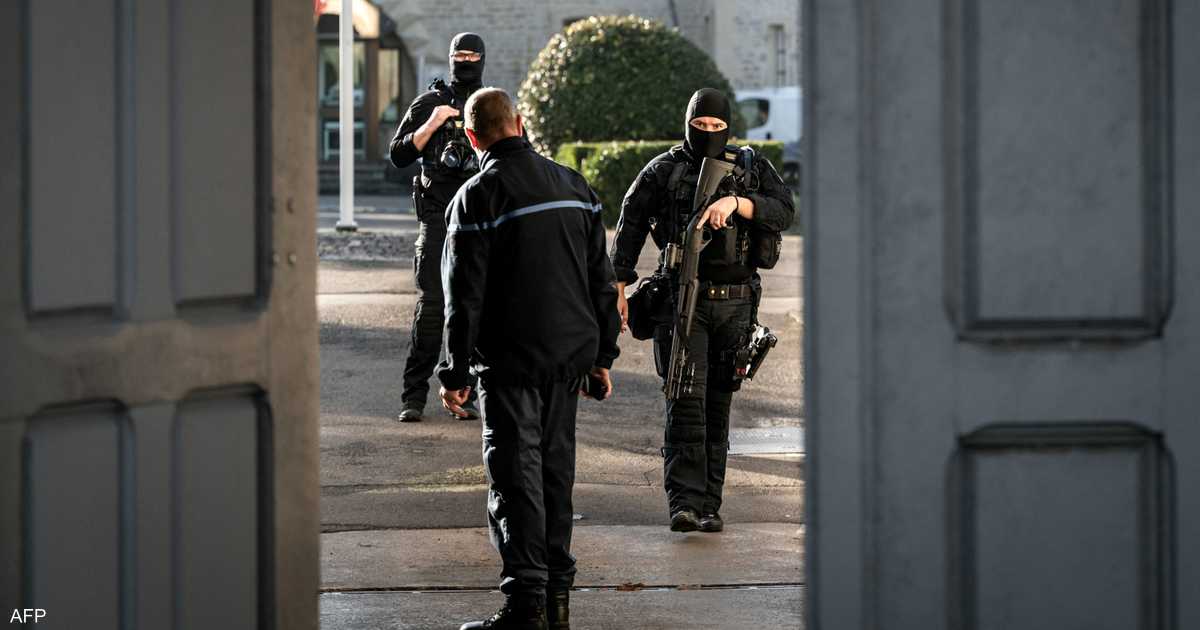 «فرنسا تعتقل عنصراً سابقاً في المخابرات السورية»