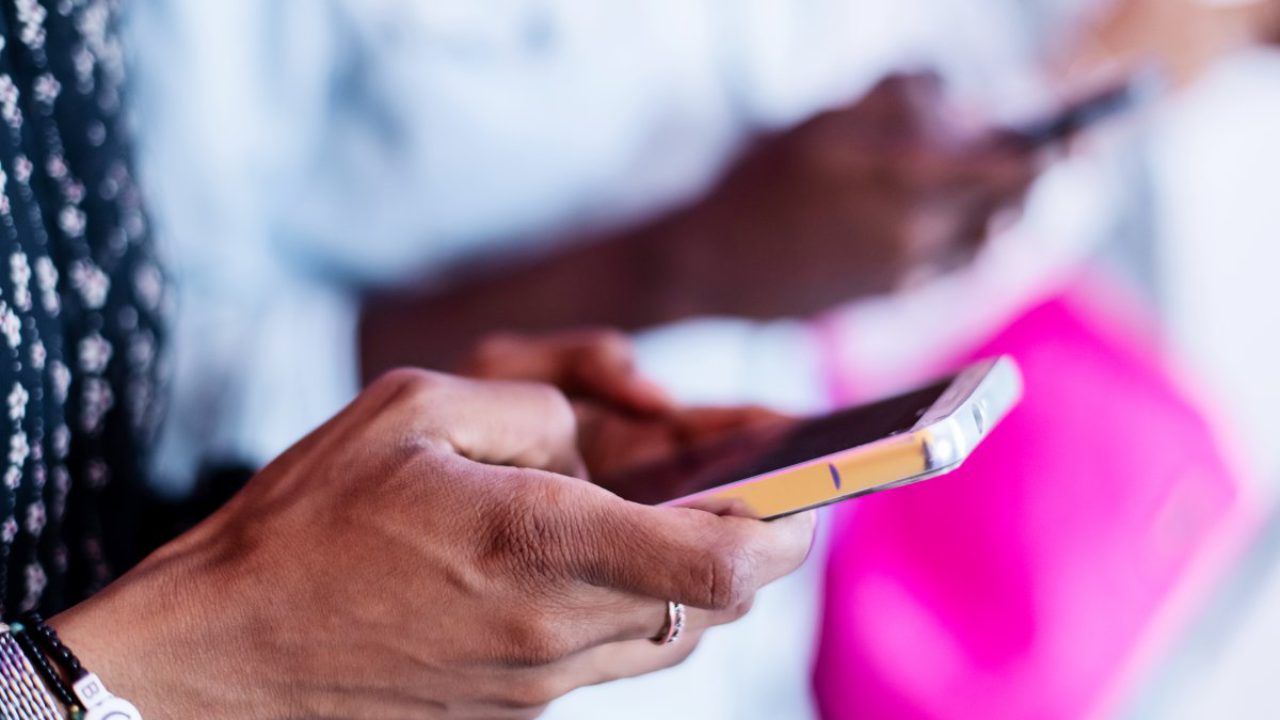 «انقطاع واسع النطاق يؤثر على الاتصالات والإنترنت في السودان ويعطل الخدمات الإلكترونية»