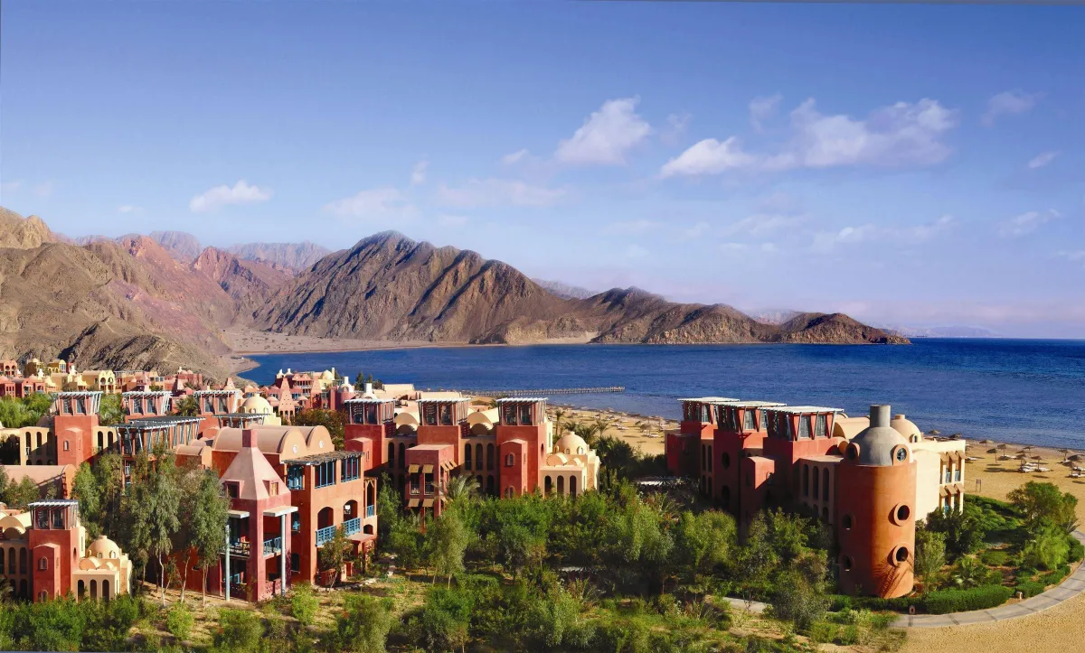 «جنة الطبيعة في مصر: ملاذ يعيد الروح بين الجبال والساحل»