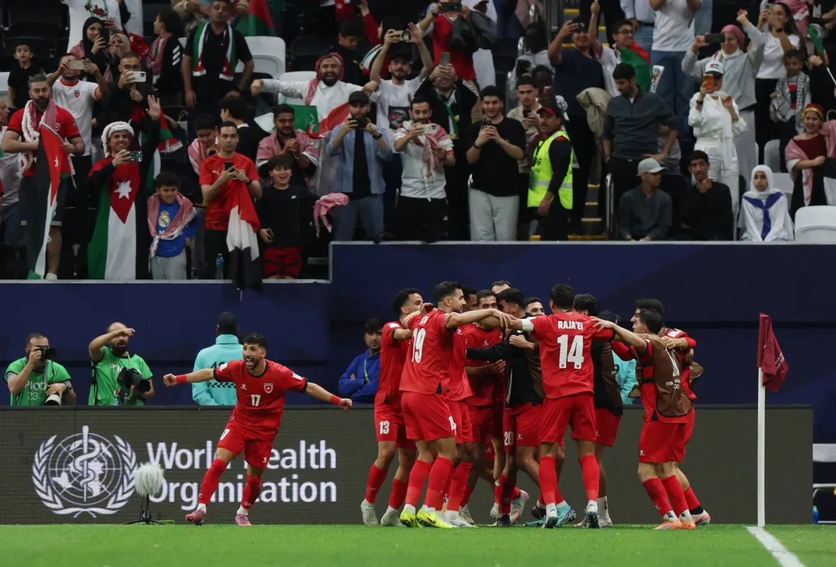 «مصر تخسر أمام الإمارات بواقع ثلاثية… والأردن يتأهل إلى ربع النهائي»