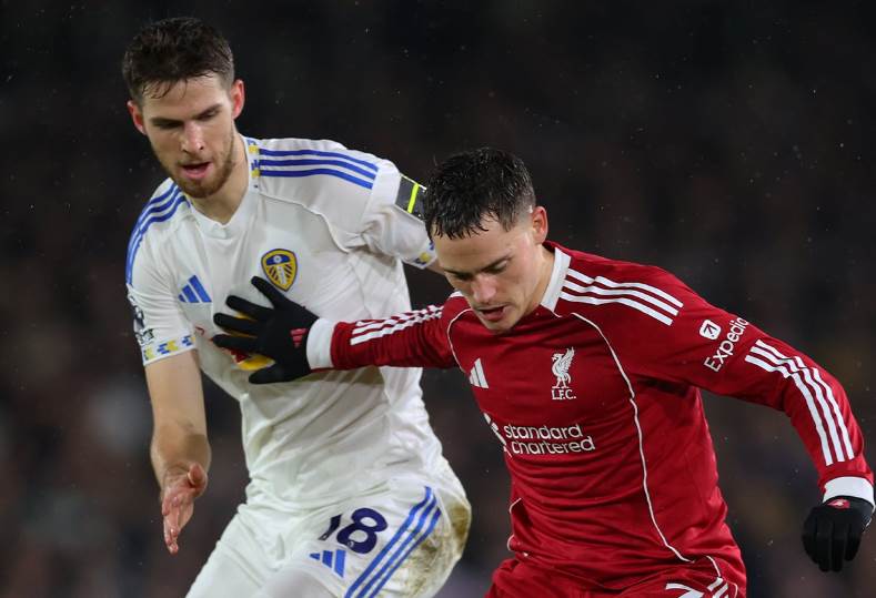 «إكسيتيكي يسجل الهدف الثاني» ليفربول يتغلب على ليدز يونايتد 2-0 في الدوري الإنجليزي