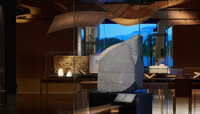 «مصر تُجدد مطالبتها بحجر رشيد في خطوة نحو استعادة حقوقها التاريخية»