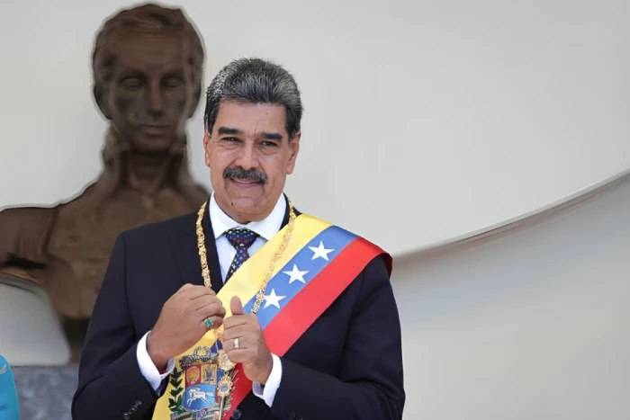 «استعدادات الرئيس الفنزويلي وأسرته لمغادرة البلاد والتوجه إلى دولة خليجية»