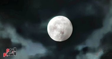 «في مشهد ساحر، القمر العملاق الأخير في 2025 يضيء السماء بعد غروب الشمس لليوم الثالث»