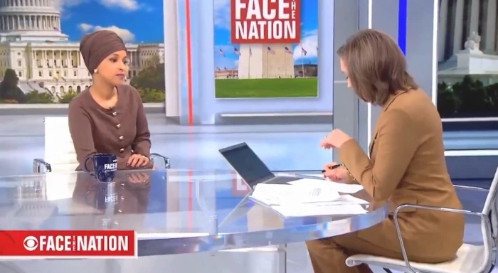 «مذيعة CBS تشن هجومًا على إلهان عمر بشأن تورط 79 صوماليًا أمريكيًا في احتيالات مالية ضخمة»