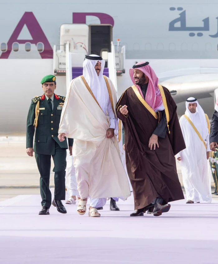 «زيارة تاريخية: أمير قطر يتجه إلى الرياض وولي العهد في استقباله»