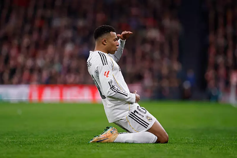 «مبابي يوشك على كسر سجل كريستيانو رونالدو»