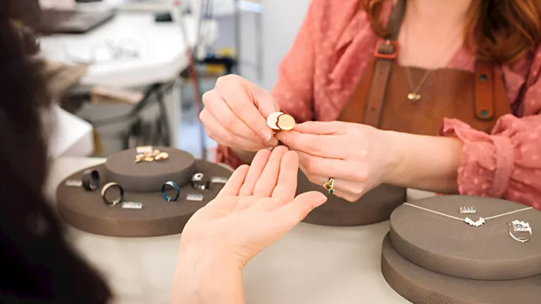 «استقرار الذهب في مصر مع انخفاض الأسعار بداية تعاملات 5 ديسمبر 2025»