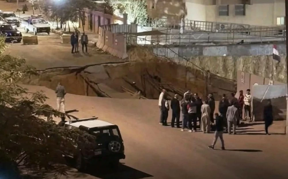 «حدث غير متوقع» هبوط أرضي مفاجئ في التجمع الخامس بمصر