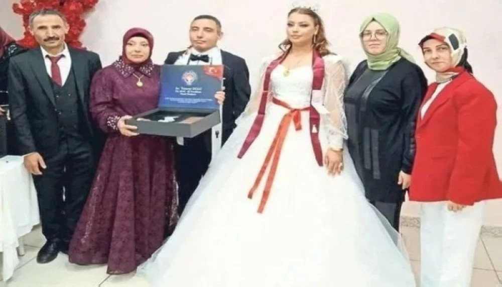 «فاجعة متسارعة تتحول إلى قصة مأساوية؛ العروس تهرب بالذهب ووالد العريس ينهي حياته»