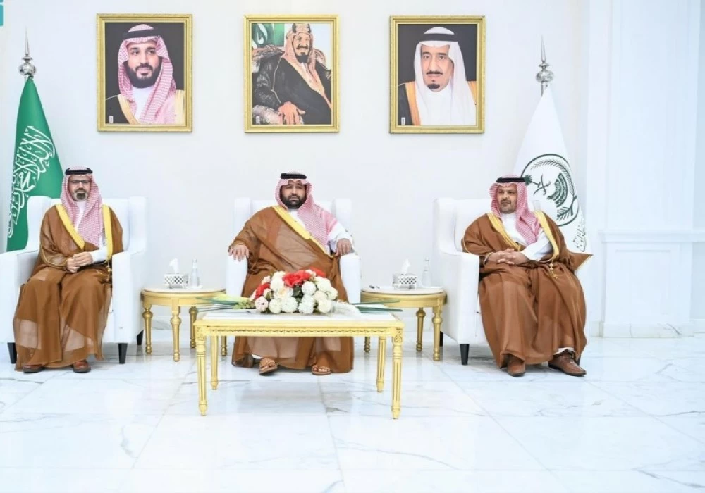 «احتفاءً بالتنوع والإبداع» أمير جازان يكرم ذوي الإعاقة من منسوبي الإمارة