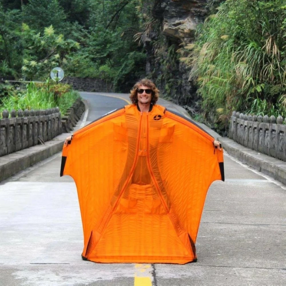 «مصرع أسطورة الرياضات الجوية إثر اصطدامه بمَعْلَم بارز في كيب تاون»