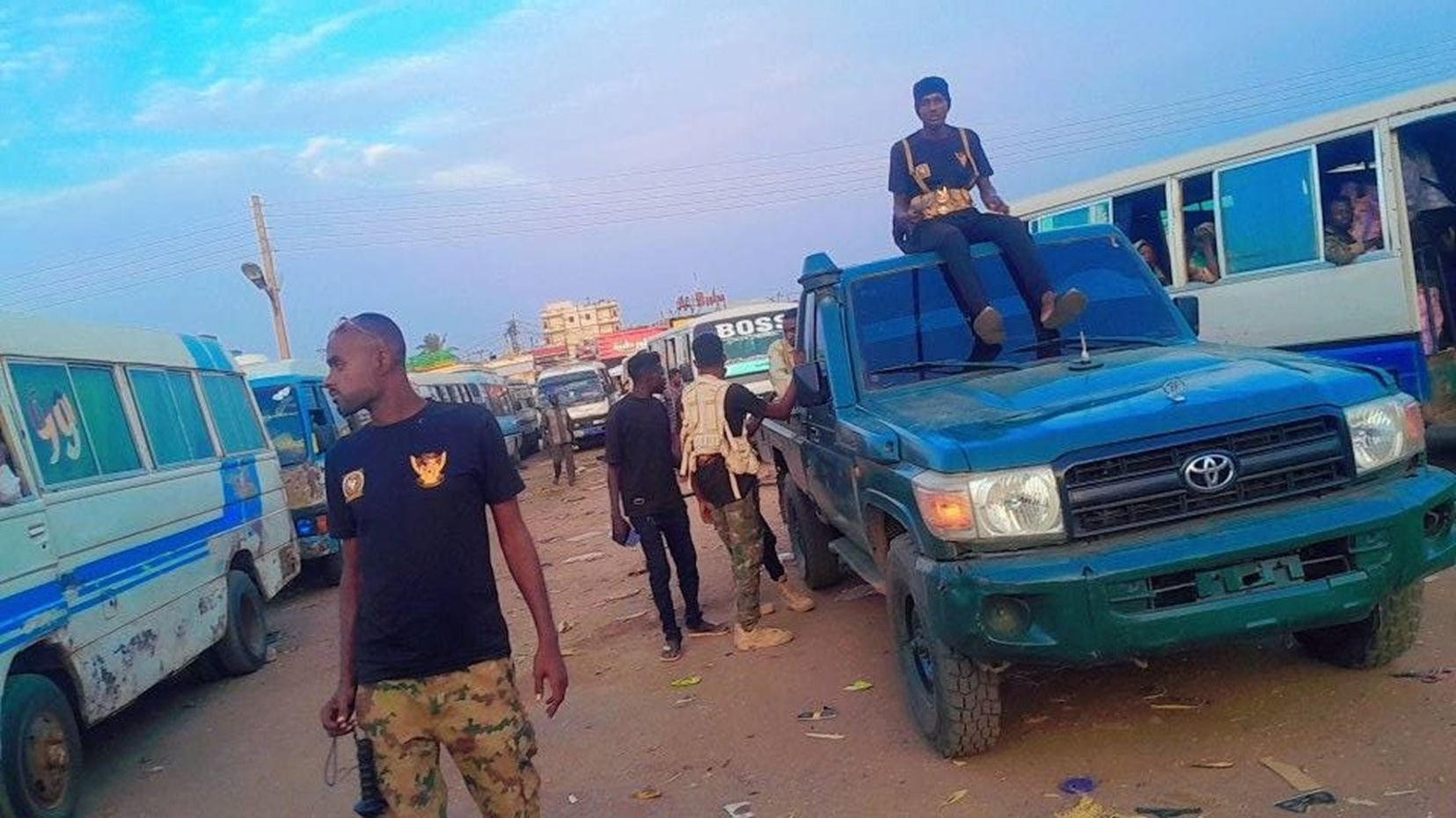 «عملية أمنية مثيرة في الخرطوم تكشف عن أسرار خطيرة تشمل أسلحة ثقيلة ومركبات عسكرية»