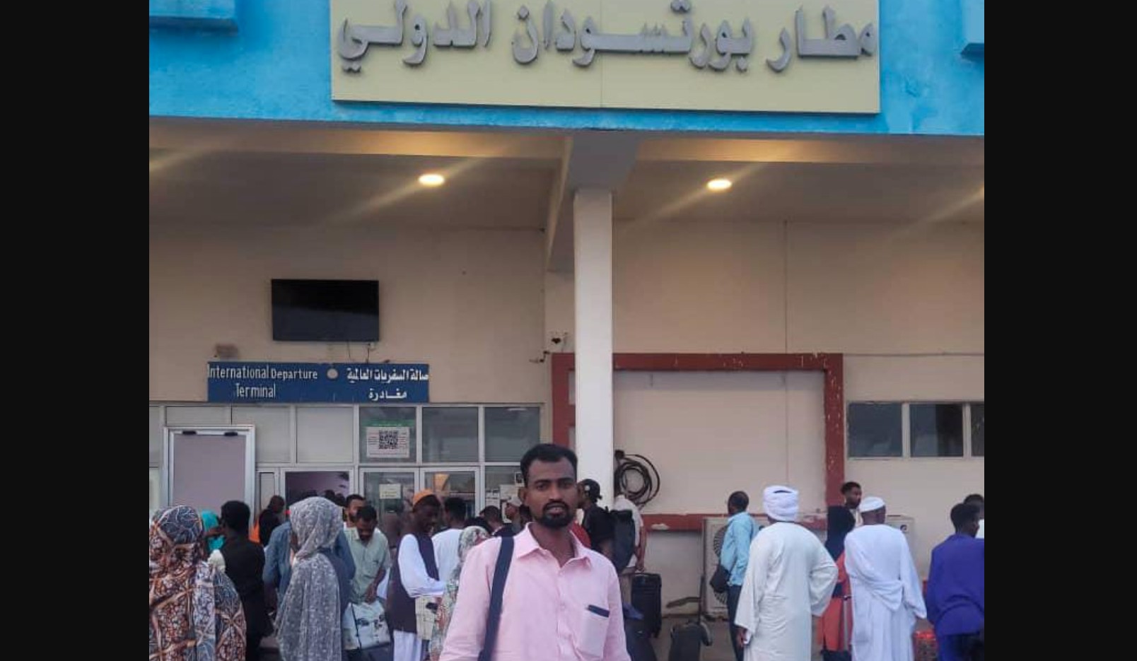 «إجراء أمني مفاجئ يعطل سفر صحفي سوداني في مطار بورتسودان»