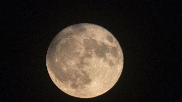 «جمال السماء في ديسمبر» القمر العملاق يضيء سماء الأسبوع الأول مع عرض خاص لشهب الجوزاء والدببيات وبداية الشتاء فلكيًا يوم 21 من الشهر الجاري