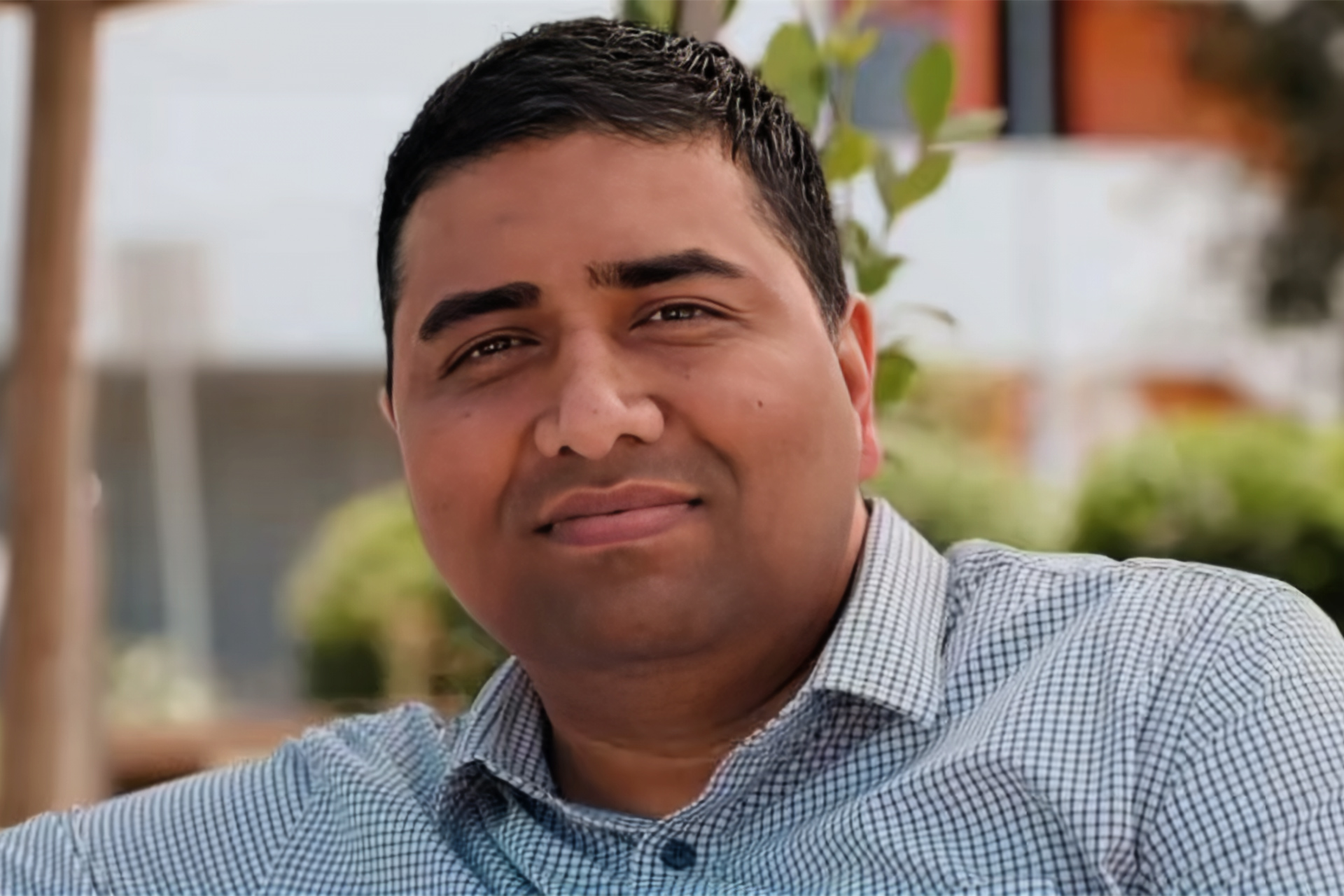 «تحالف استراتيجي جديد» آبل تستعين بموظف سابق من غوغل ومايكروسوفت لتعزيز مكانتها في مجال الذكاء الاصطناعي