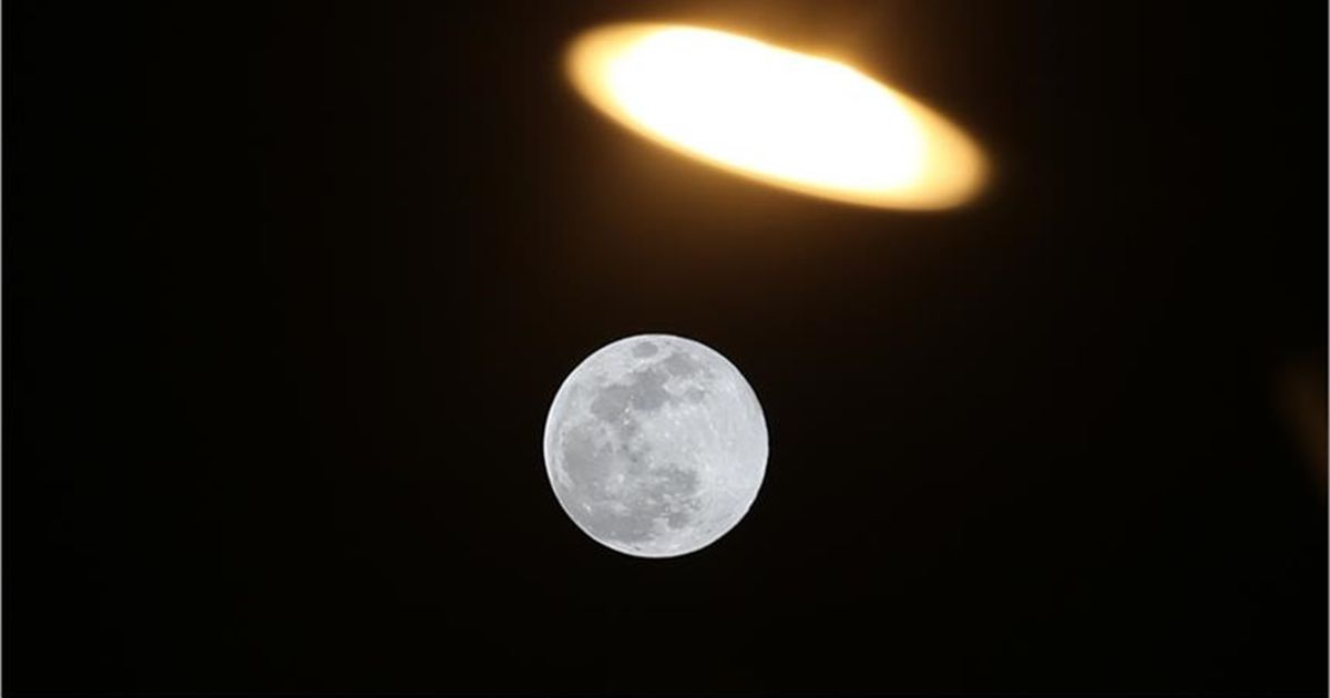 «استعد لالتقاط القمر العملاق» طرق مذهلة لتصوير القمر بهاتفك أثناء الليل رغم التحديات