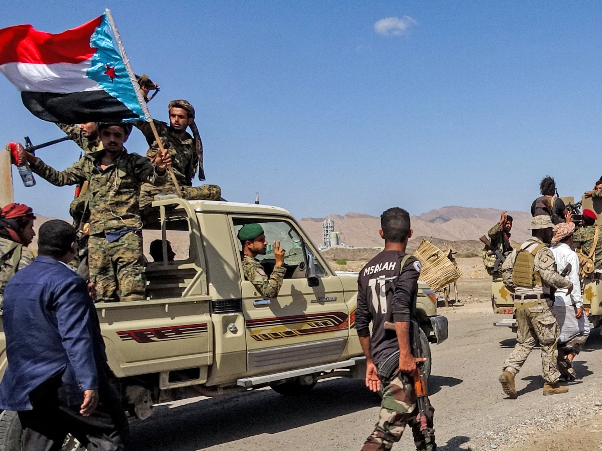 «ما الأبعاد السياسية لسيطرة الانتقالي الجنوبي على حضرموت والمهرة؟»