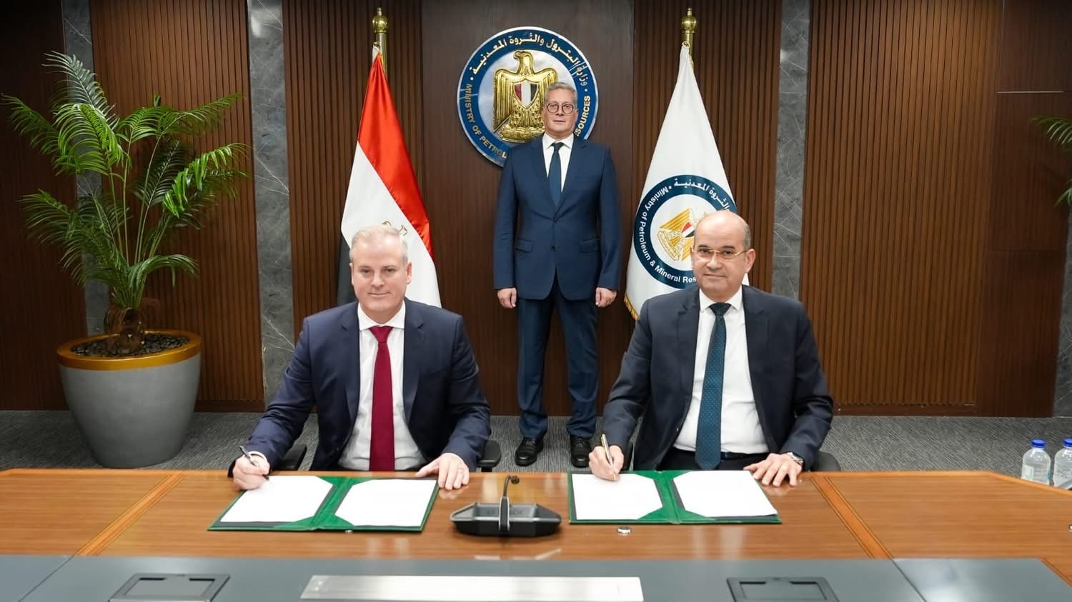 «مصر تدخل عصر جديد بتوقع أول رخصة لإنتاج وقود الطائرات المستدام من زيت الطعام المستعمل»