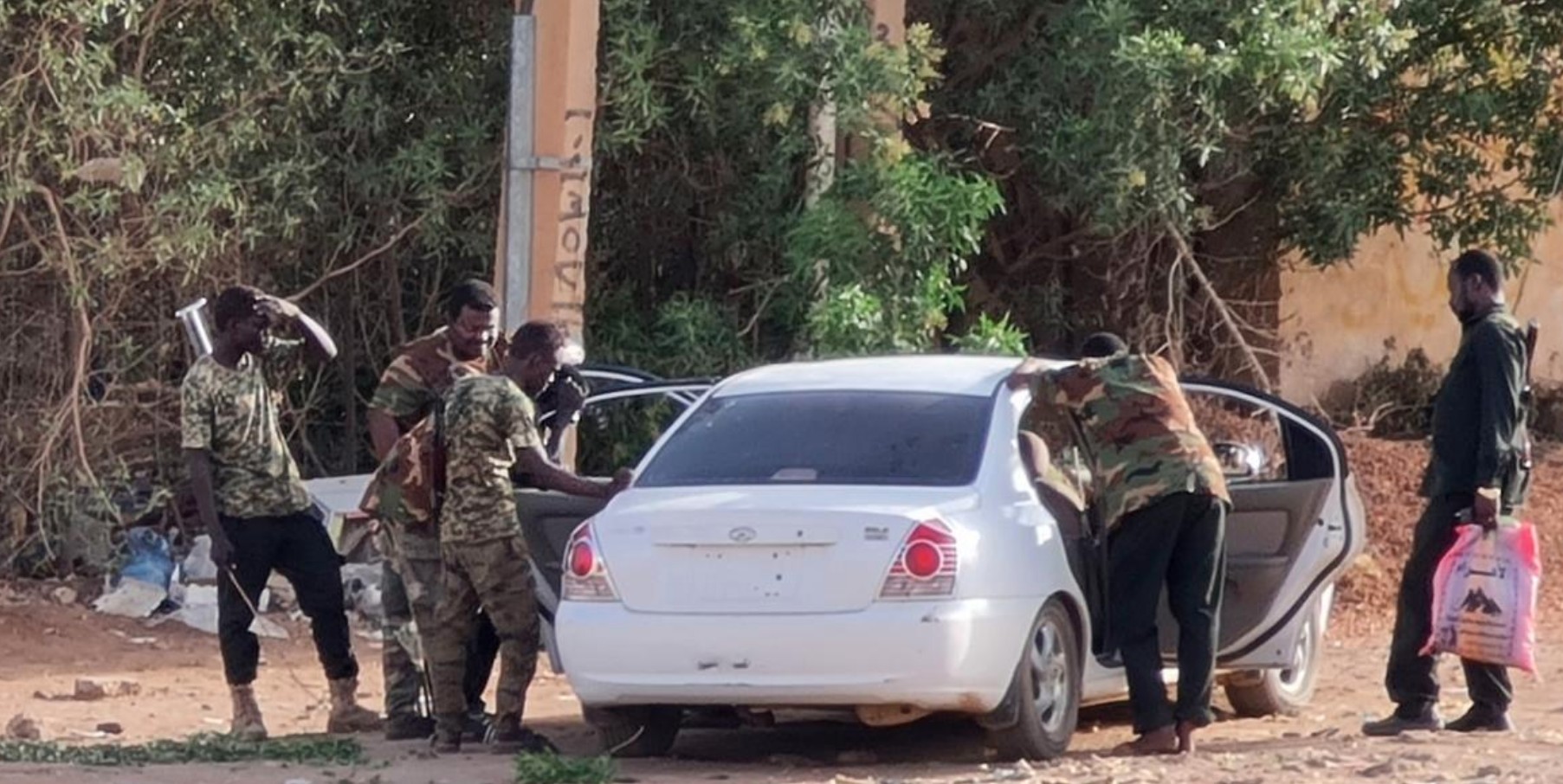 «مطاردة مثيرة» شاب يختطف سيارة في أم درمان ويسبب وفاة وإصابات خطيرة بين المدنيين