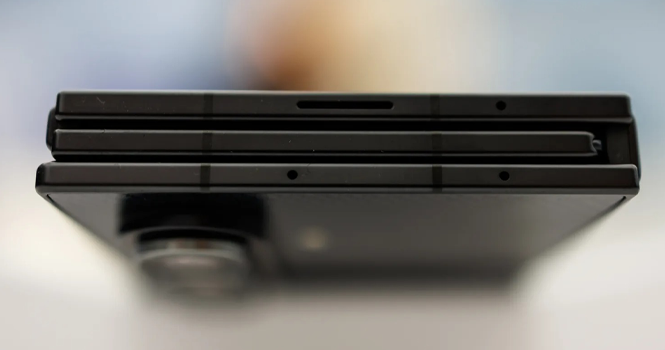 «ثورة جديدة في عالم الهواتف الذكية» سامسونج تكشف النقاب عن أول هاتف ذكي ثلاثي الطي