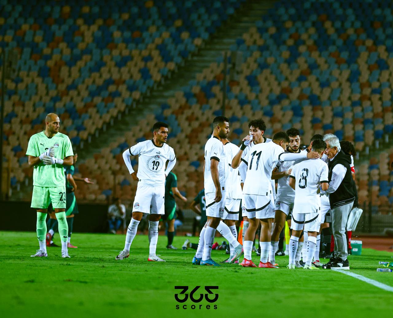 «واقعة محورية» أحمد حسن يوضح أسباب استبعاد محمد شريف من معسكر المنتخب الوطني