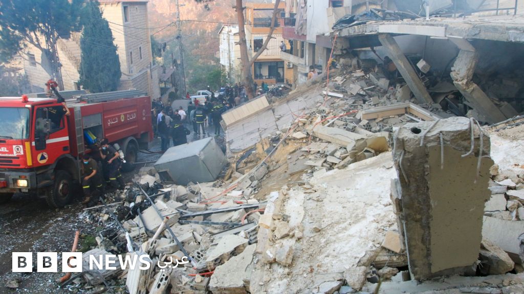 «الجيش الإسرائيلي يعلن استهداف مستودعات أسلحة لحزب الله في جنوب لبنان»