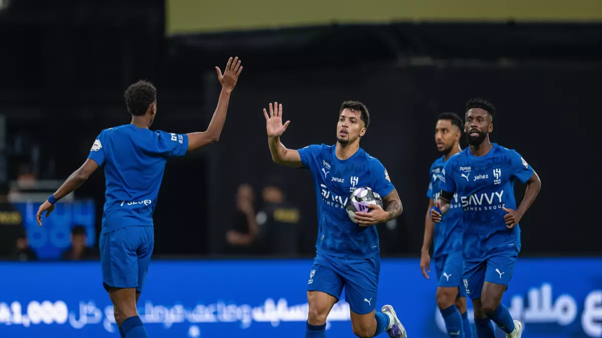 «عودة أسطورية للهلال» الفريق يتفوق من 0-1 إلى 3-1 ويؤمن مقعده بين عمالقة الكرة