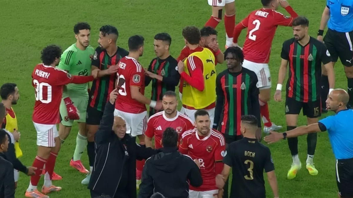 «الأهلي يطرح 4 مطالب ملحة أمام الكاف في أعقاب حادثة تريزيجيه وطرد الحكم»