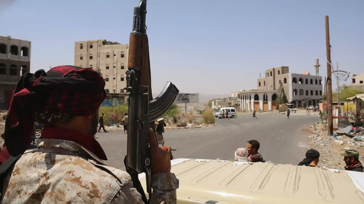 «عقدان من التحديات: دراسة استراتيجية تشير إلى أن عام 2026 سيغير مصير اليمن بخيارات مفاجئة بين البقاء والانقسام»