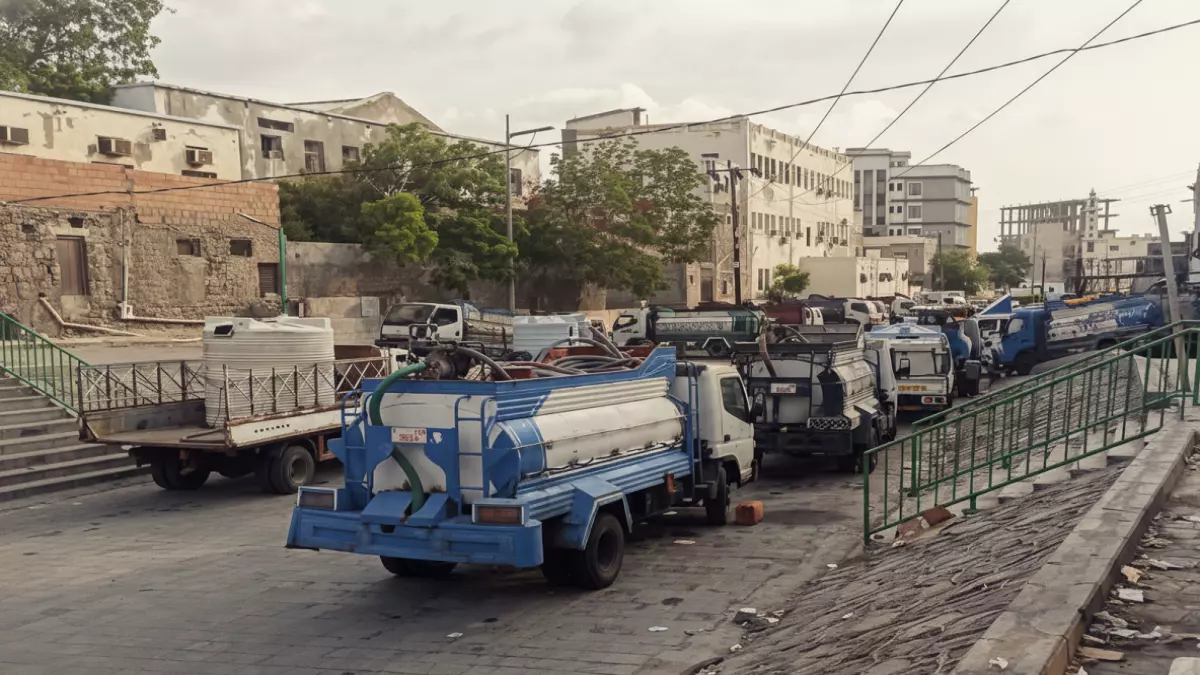 «كارثة متكاملة في عدن» انهيار شامل للخدمات الأساسية وتهديدات جديدة للصيف المقبل