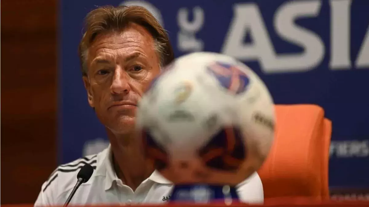 «صدمة كبيرة: وليد الفراج يكشف السر وراء رحيل رينارد عن المنتخب السعودي»