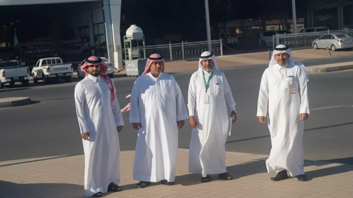 «انطلاقة غير مسبوقة» نجران تسجل 98 سعوديًا يحققون نجاحًا لافتًا في معارض السيارات والرقم مستمر في الارتفاع