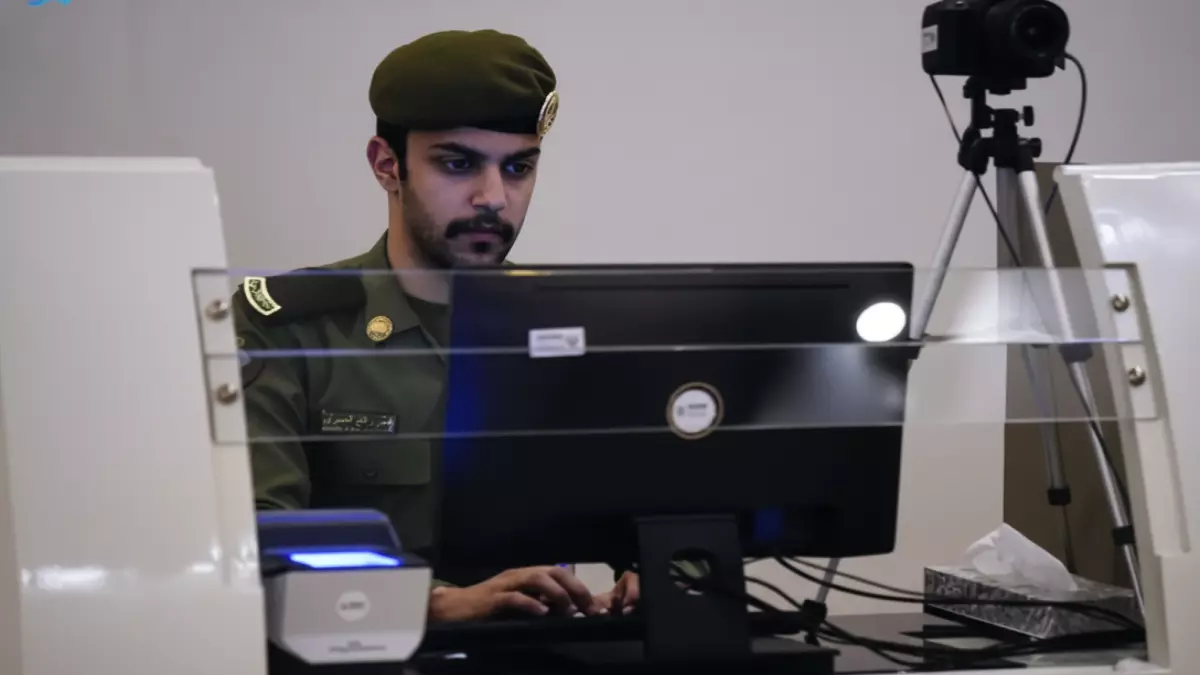 «نقلة نوعية في عالم الإقامة» السعودية تُعلن إلغاء نظام الإقامة التقليدي واستحداث هوية رقمية ثورية بـ 600 ريال لتغيير حياة 13 مليون مقيم!