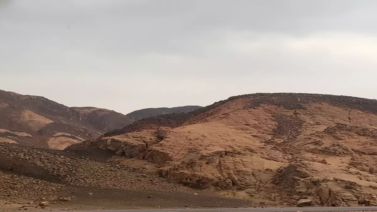 «استعدوا لبرودة غير متوقعة في القاهرة»  القاهرة تسجل 20 درجة فقط، وهذه الظاهرة الجوية ستزيد من حدة البرد