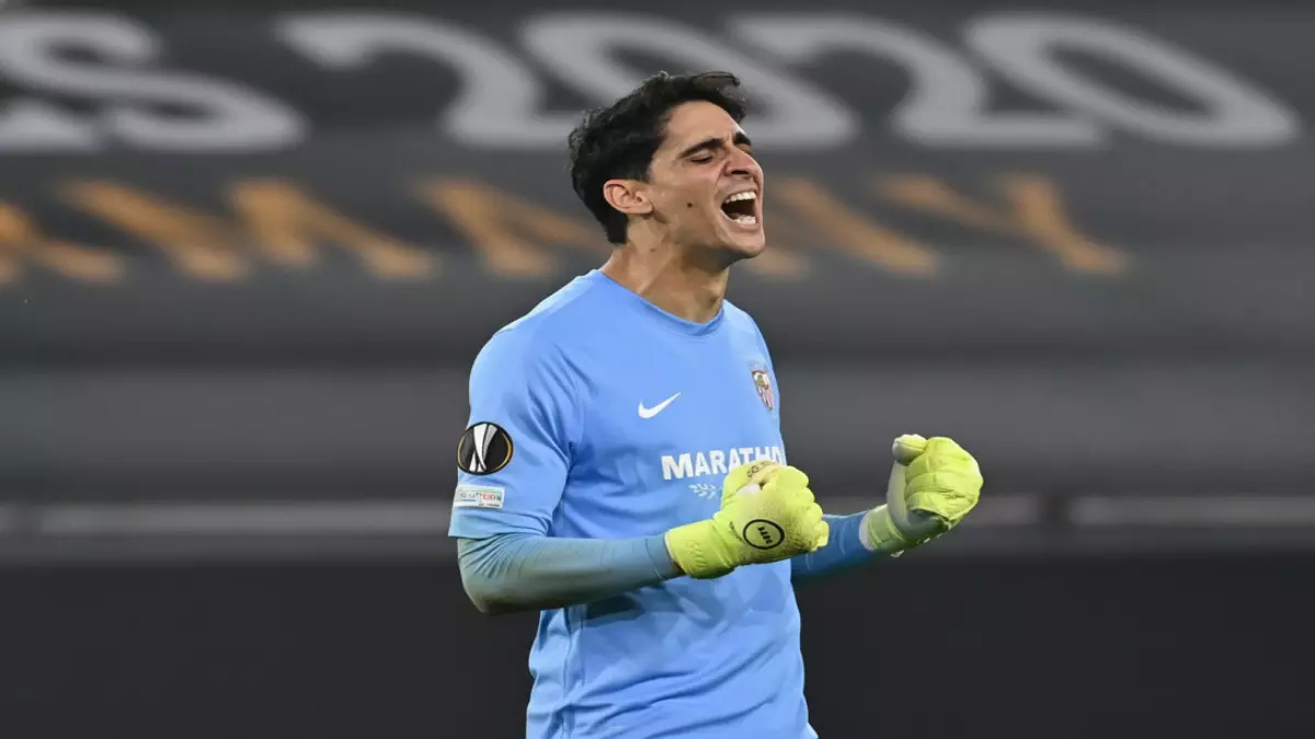 «لحظات وداع مؤثرة بين بونو وجيسوس تدفئ قلوب جماهير الهلال بعد الهزيمة 1-3»