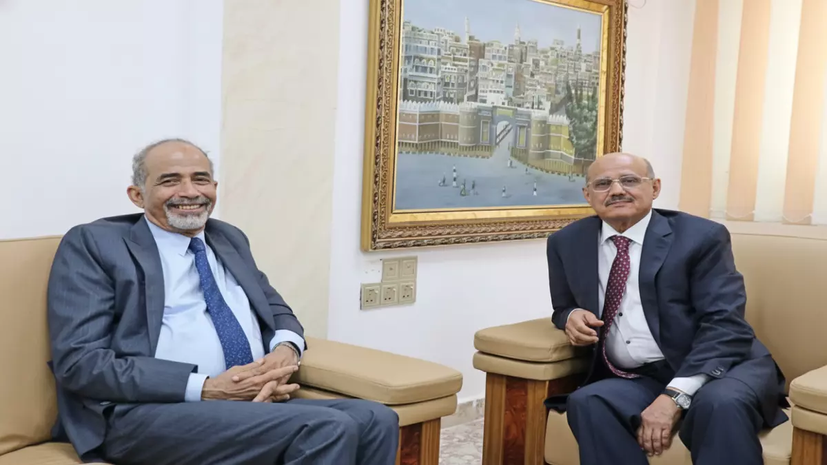 «كشف أسرار اللقاء السري بين الصبيحي وغالب حول “الخط الأحمر”» هل سينجو البنك المركزي من الانهيار؟