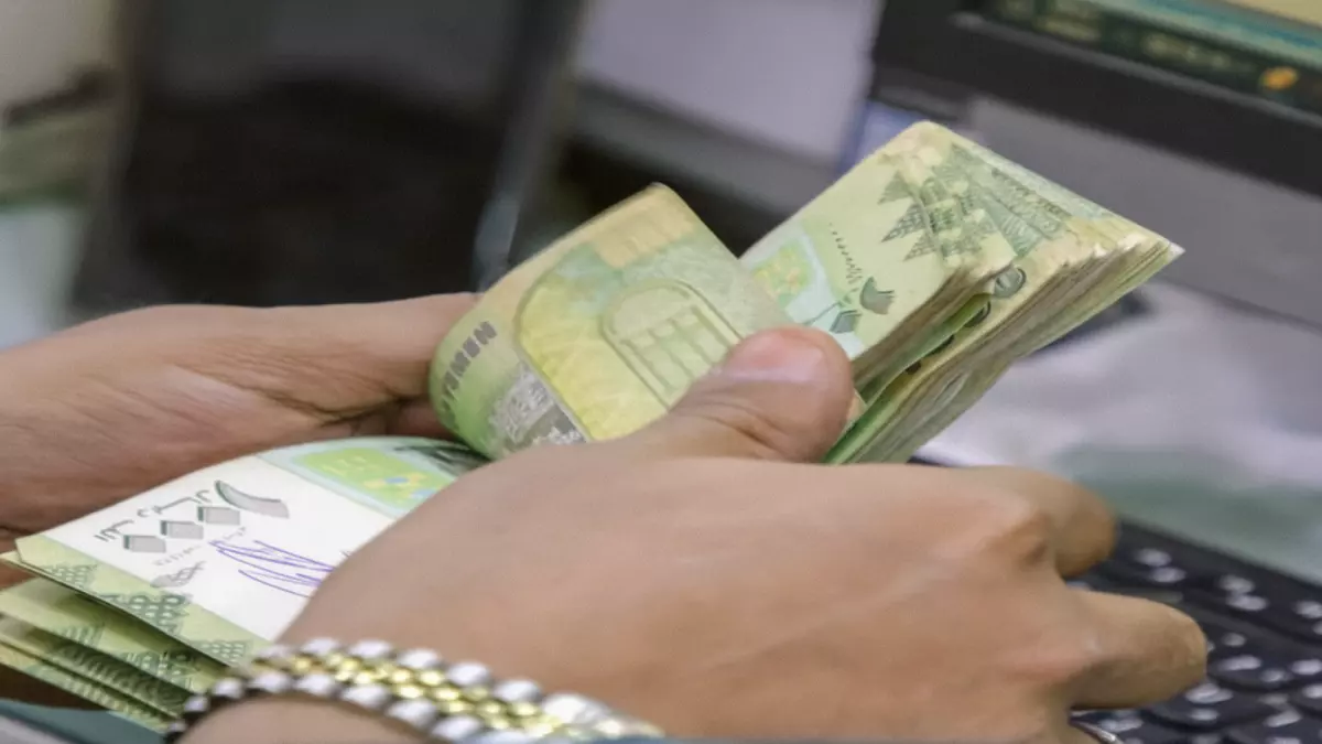 «فجوة سعر الدولار بين عدن وصنعاء تتجاوز 1000 ريال»