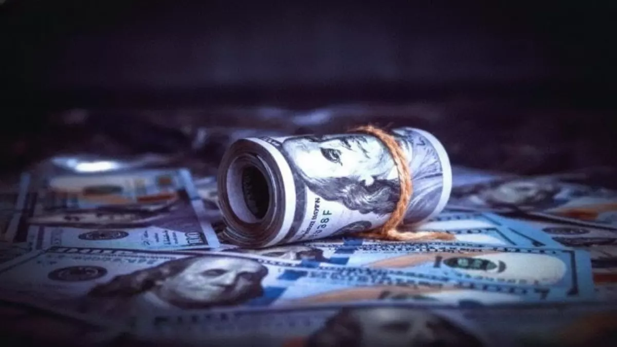 «أرقام قياسية للانهيار» الريال اليمني يسجل مستويات مروعة أمام الدولار في عدن وصنعاء – صدمة اقتصادية تؤثر على الملايين