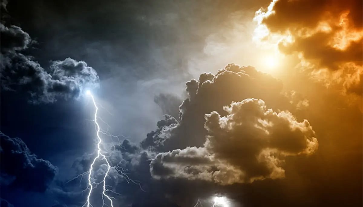 «تحذيرات جوية تشمل 9 مناطق.. أمطار غزيرة وصواعق وضباب تؤثر على الرؤية»