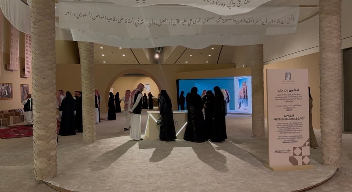 «كنوز نادرة للملك خالد تأسر الأنظار في حفل الجائزة» مقتنيات فريدة وسيارة أسطورية تبهر الحضور