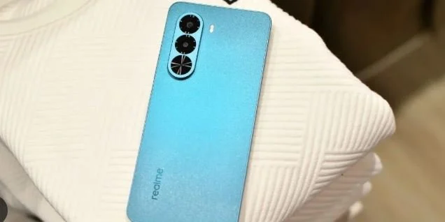 «تجربة استثنائية بفضل شاشة كبيرة وبطارية تدوم طويلاً.. نستعرض أحدث هواتف Realme»