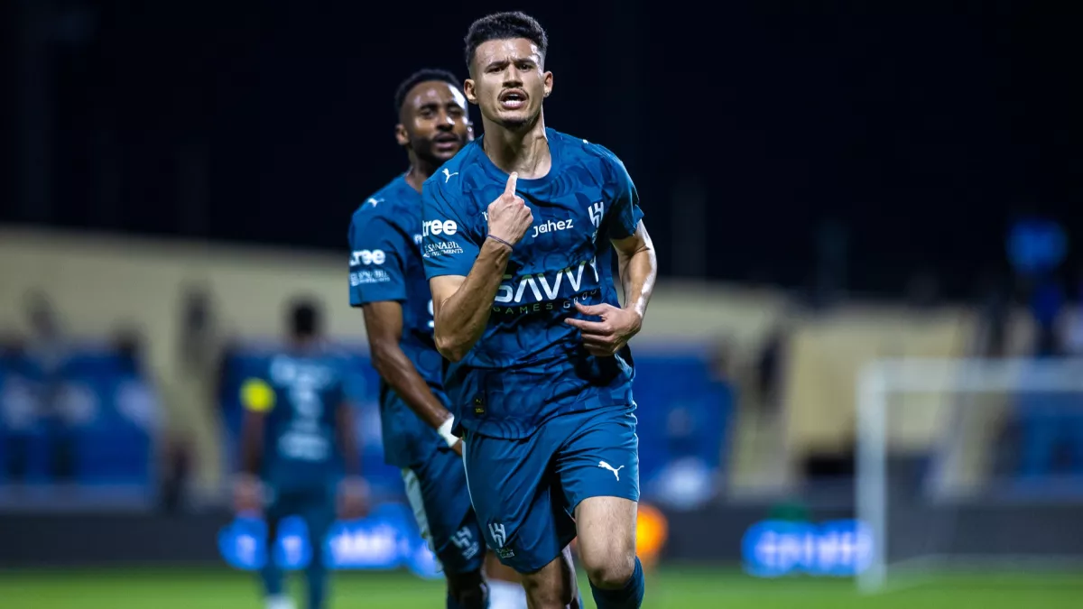 «إغراء بـ 8 مليون ريال».. الهلال يفقد خدمات الحمدان بعد عرض مغرٍ من المنافس