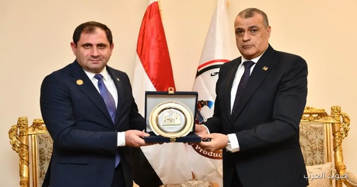 «مصر وأرمينيا تتباحثان حول “ردع 300″ و”سينا 806” في انطلاقة معرض EDEX 2025 وتعزز قدرة الإنتاج الحربي»